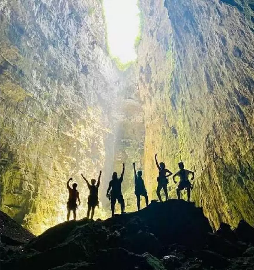 Sótano de las Golondrinas en San Luis Potosí: Un Abismo de Maravillas