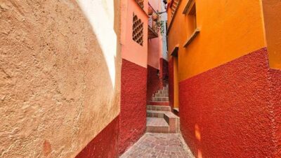 El Callejón del Beso: La Leyenda de Guanajuato y su Historia